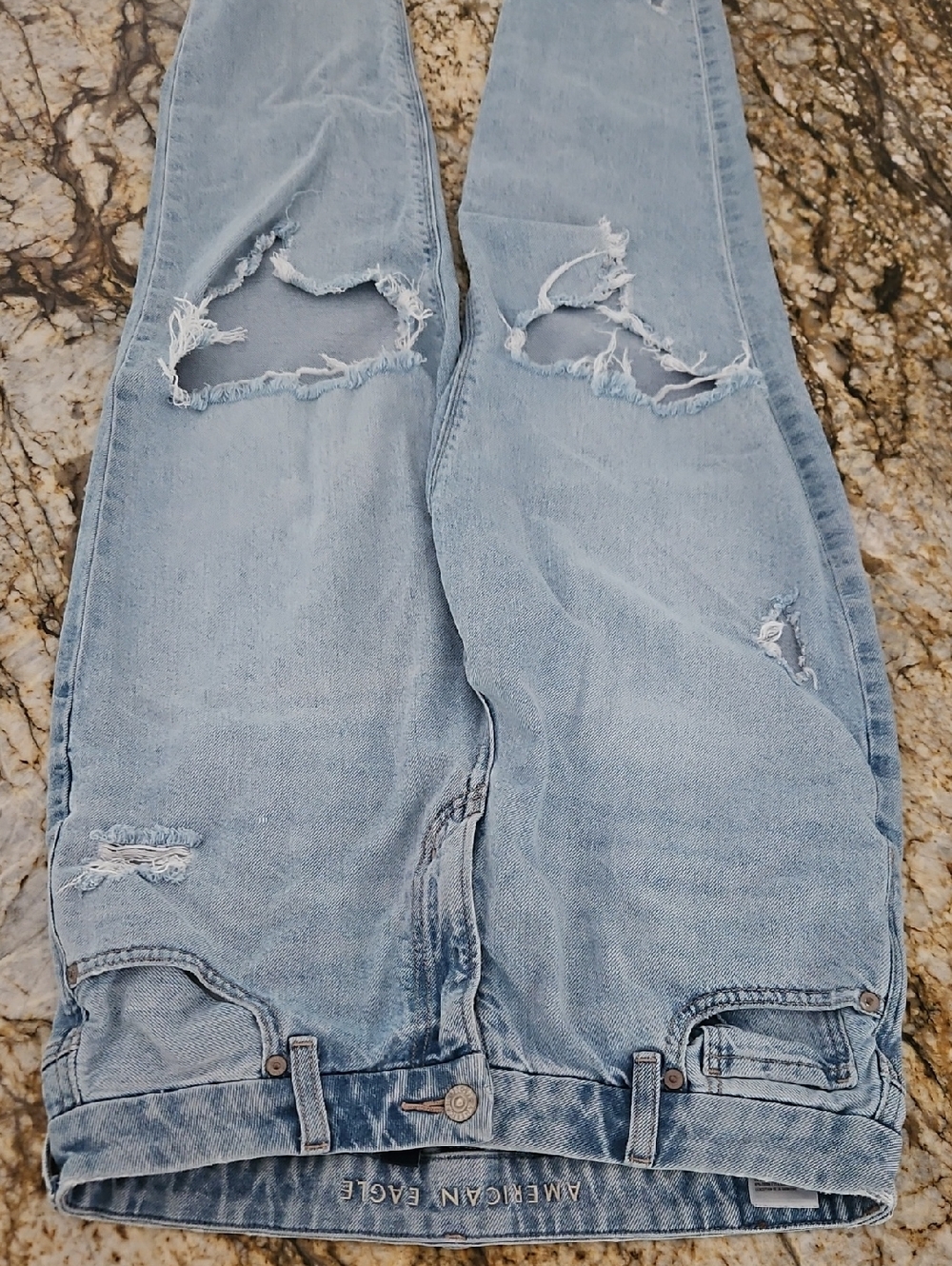 American Eagle Outfitters Ripped Women's Jeans. Size 8 Inseam 26" Rise 11"